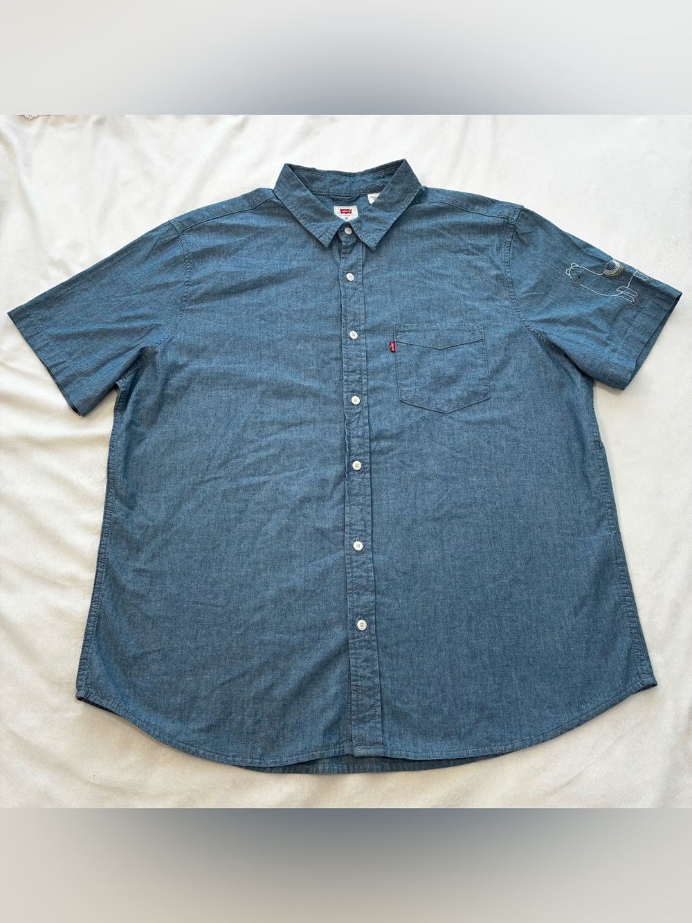 Levi's Men Chambray Button Up Shirt Blue Llama Globe Where Im From Size XL